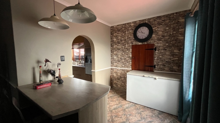 4 Bedroom Property for Sale in Heiderand Western Cape